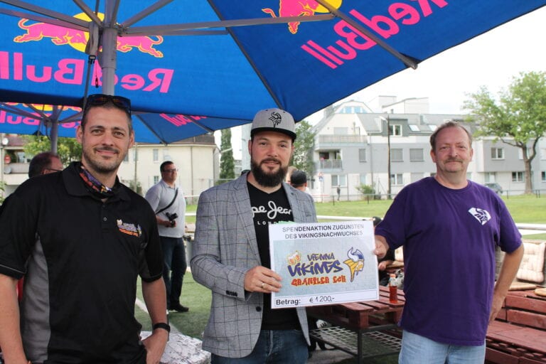 Dacia Vikings Fan Clubs übergeben 1200 Euro Spendengelder an den Nachwuchs